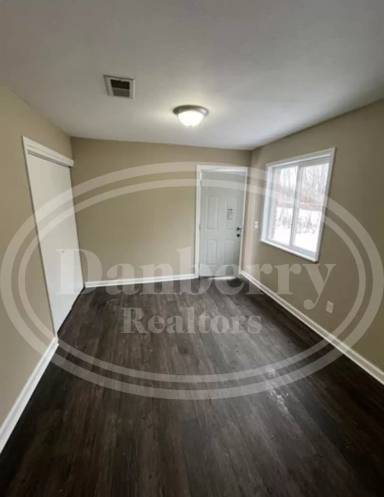 Main picture of 2211 Hickory St