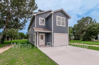 Main picture of 140 N Shady Oaks Dr