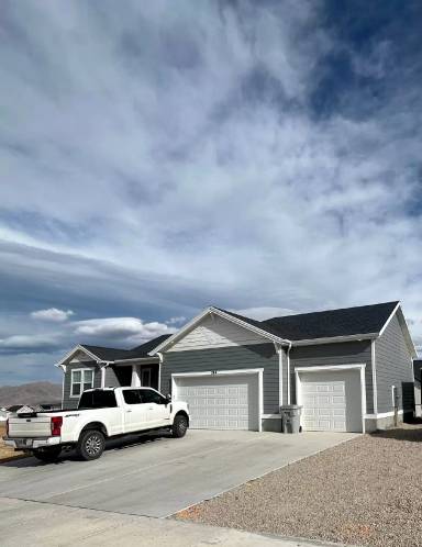 Main picture of 284 W Saddlebrook Dr