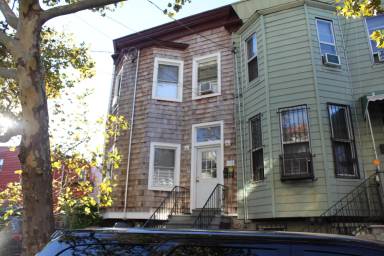 Main picture of 2411 Bathgate Ave