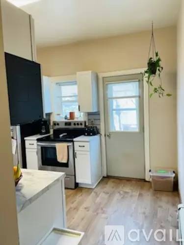 Main picture of 336 W Lakeside St