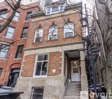 Main picture of 425 W Saint James Pl