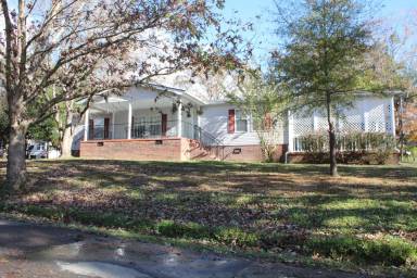 Main picture of 100 W State St