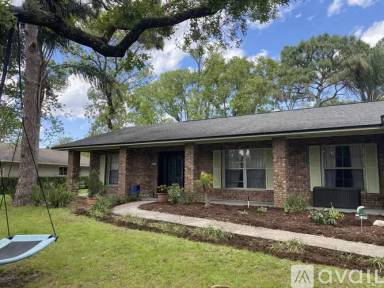 Main picture of 305 W Sweetwater Creek Dr