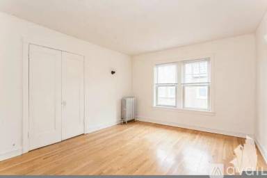 Main picture of 2100 W Ainslie St