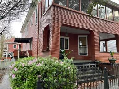 Main picture of 210 W 37th St