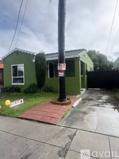 Main picture of 818 W 71st St