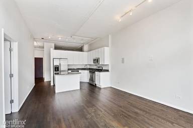 Main picture of Residences at 950 W Monroe