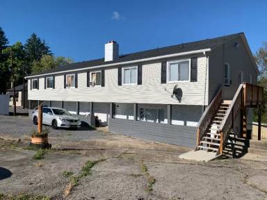 Main picture of 305 Vincennes Ave