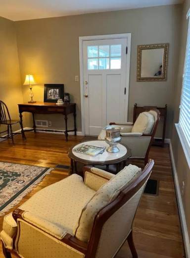Main picture of 225 N Park Dr