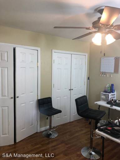 Main picture of 1236 S Walnut Ave
