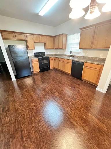 Main picture of 817 W Lamar St