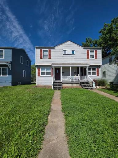 Main picture of 724 S Leonard St