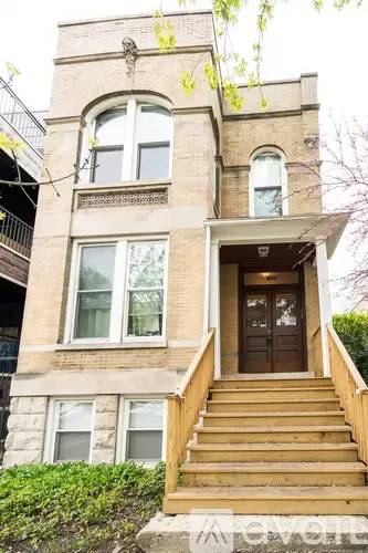 Main picture of 906 N Hoyne Ave