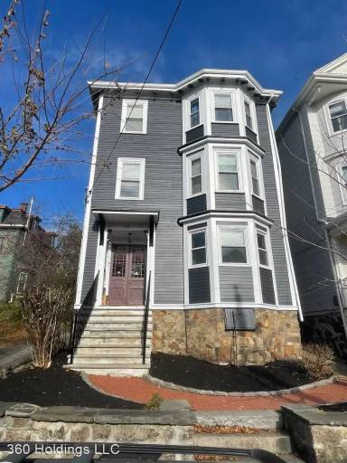 Main picture of 25 Evergreen St
