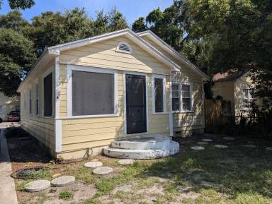 Main picture of 1936 Walton St S