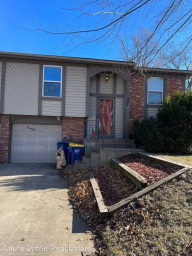 Main picture of 321 SE Melody Ln