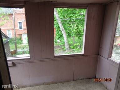 Main picture of 887 Hudson Ave