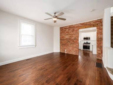 Main picture of 504 S Lazelle St