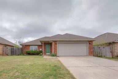 Main picture of 600 E Greenwood Ln