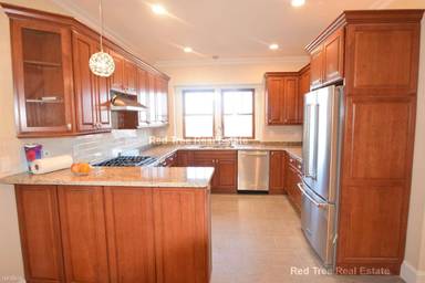 Main picture of 160 Bigelow St