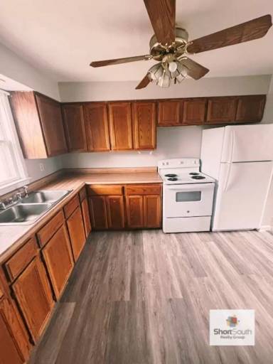 Main picture of 939 Foster Ave