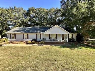 Main picture of 113 Country Ln