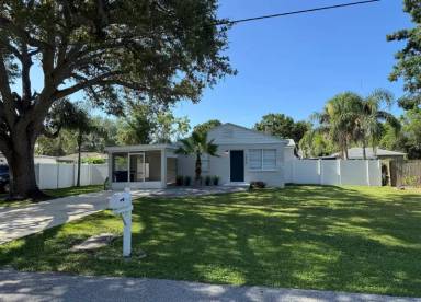 Main picture of 3016 W Van Buren Dr