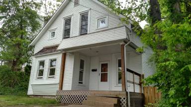 Main picture of 42 W Carpenter St