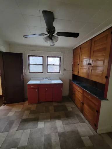 Main picture of 2473 Whitney Ave