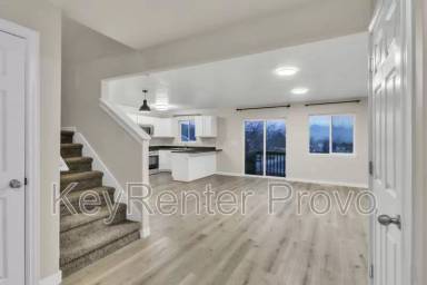 Main picture of 2004 N Churchill Rd