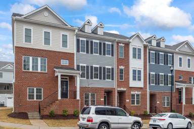 Main picture of 529 Gateway Townes Blvd