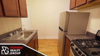 Main picture of 815-23 W Cornelia Ave