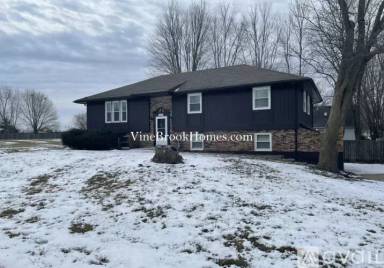 Main picture of 407 E 10 St