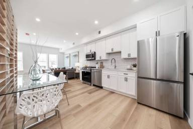 Main picture of 750 19th St NE