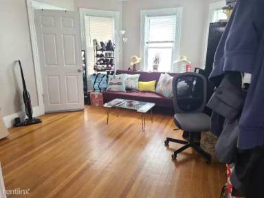 Main picture of 40 Bayard St