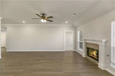 Main picture of 460 Willow Dr