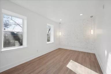 Main picture of 5043 Spruce St