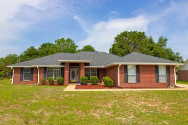 Main picture of 2035 Commodore Dr