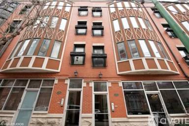 Main picture of 819 W Superior St