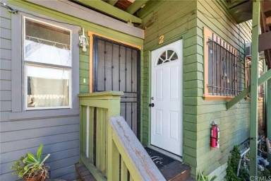 Main picture of 1242 E 7th St