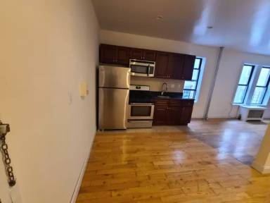 Main picture of 33 Seaman Ave