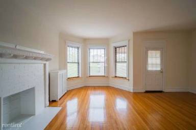 Main picture of 5124 S University Ave