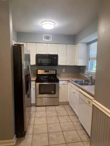 Main picture of 118 Luden Dr