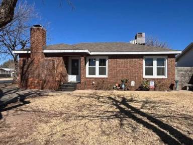 Main picture of 221 34th St