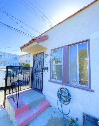 Main picture of 562 W 23rd St