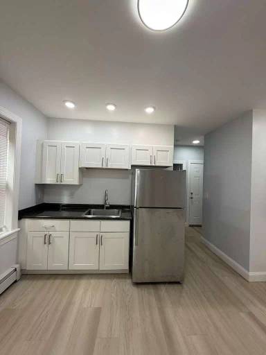 Main picture of 17 Cabot St