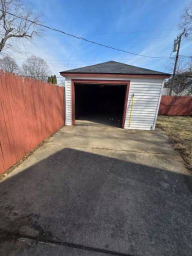 Main picture of 12036 Robson St