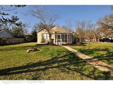 Main picture of 714 Eagle Pass St
