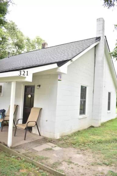 Main picture of 321 Henderson St